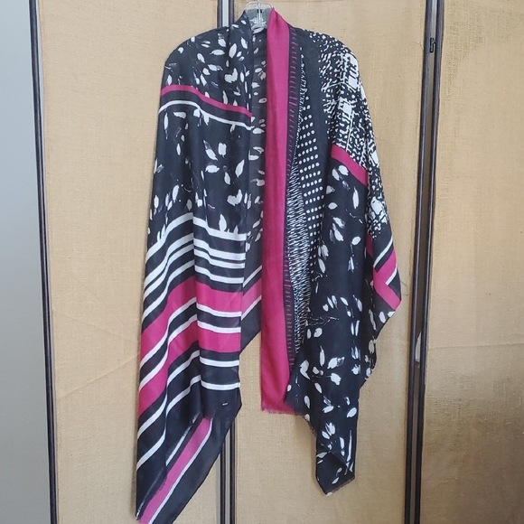 Scarf / Wrap - Picture 1 of 4